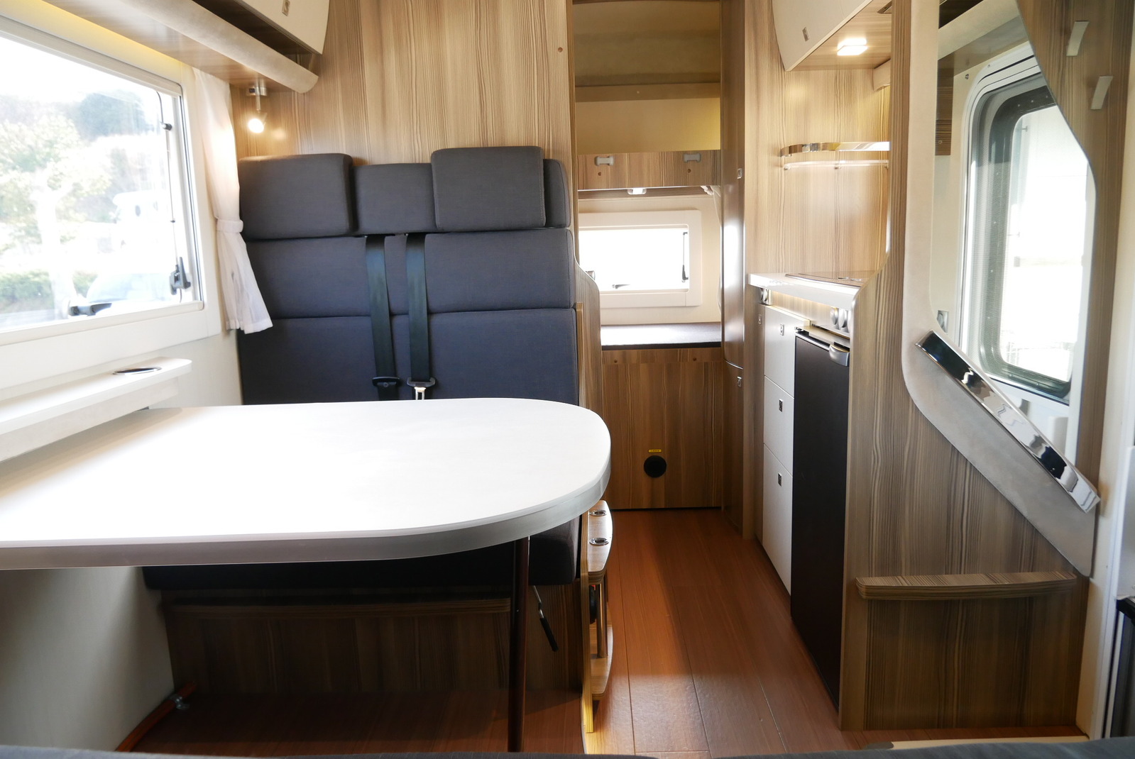 キャンピングカーキャブコン