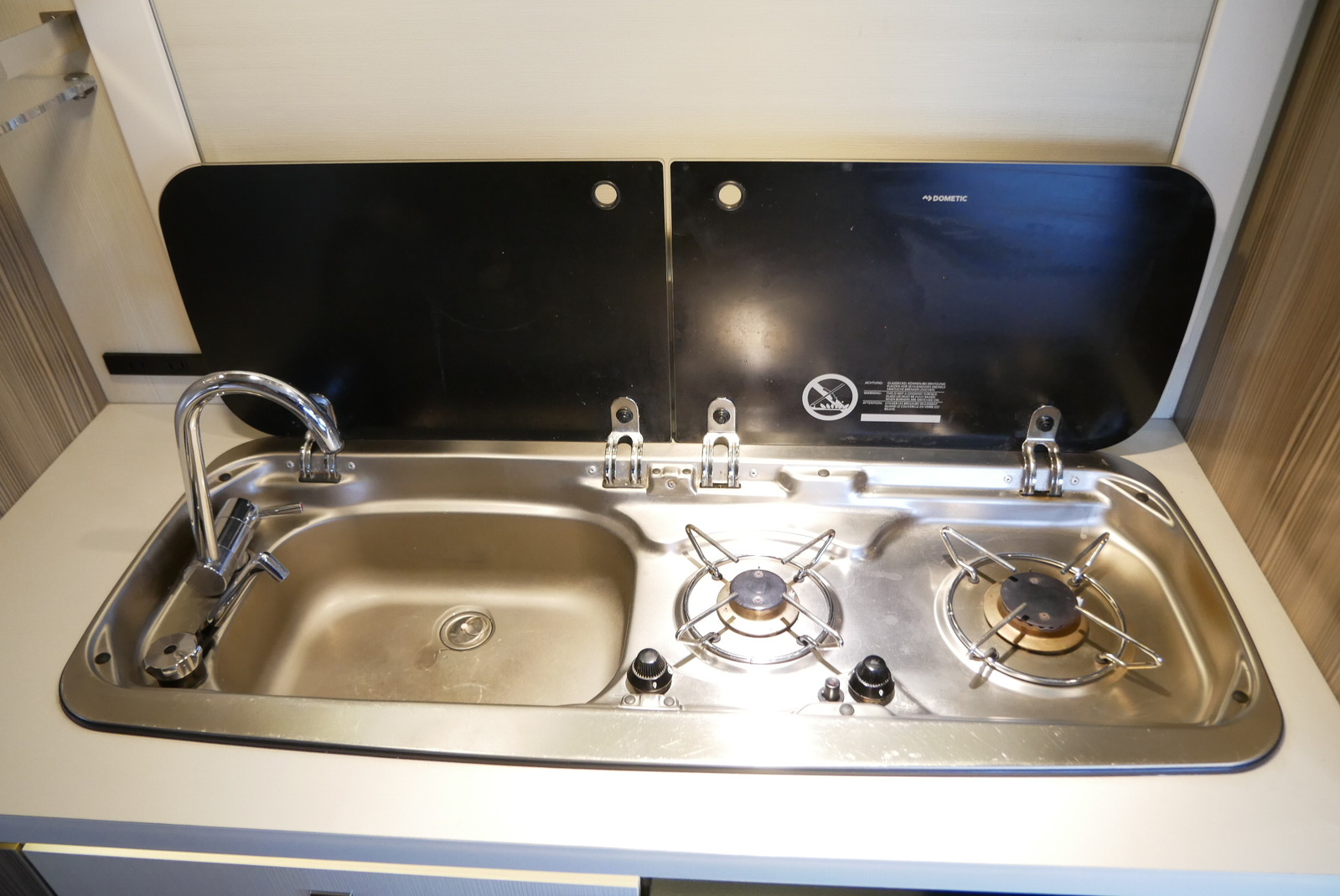 キャンピングカーキャブコン