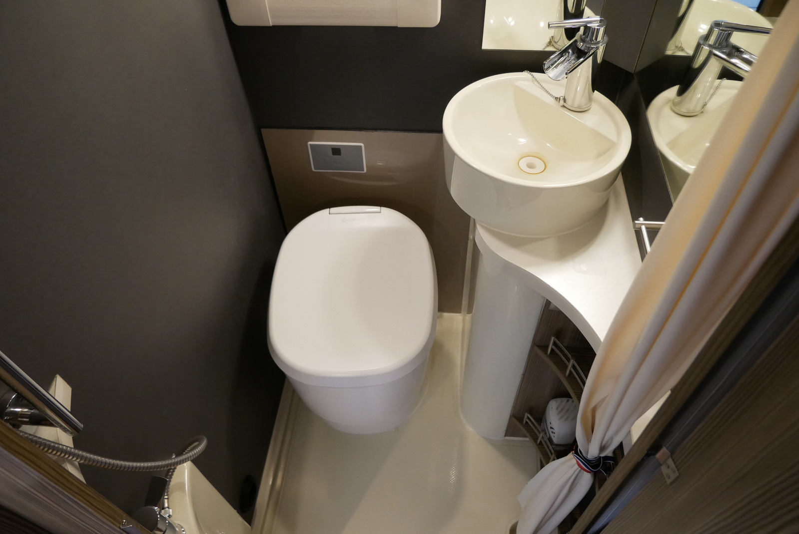 キャンピングカーキャブコン