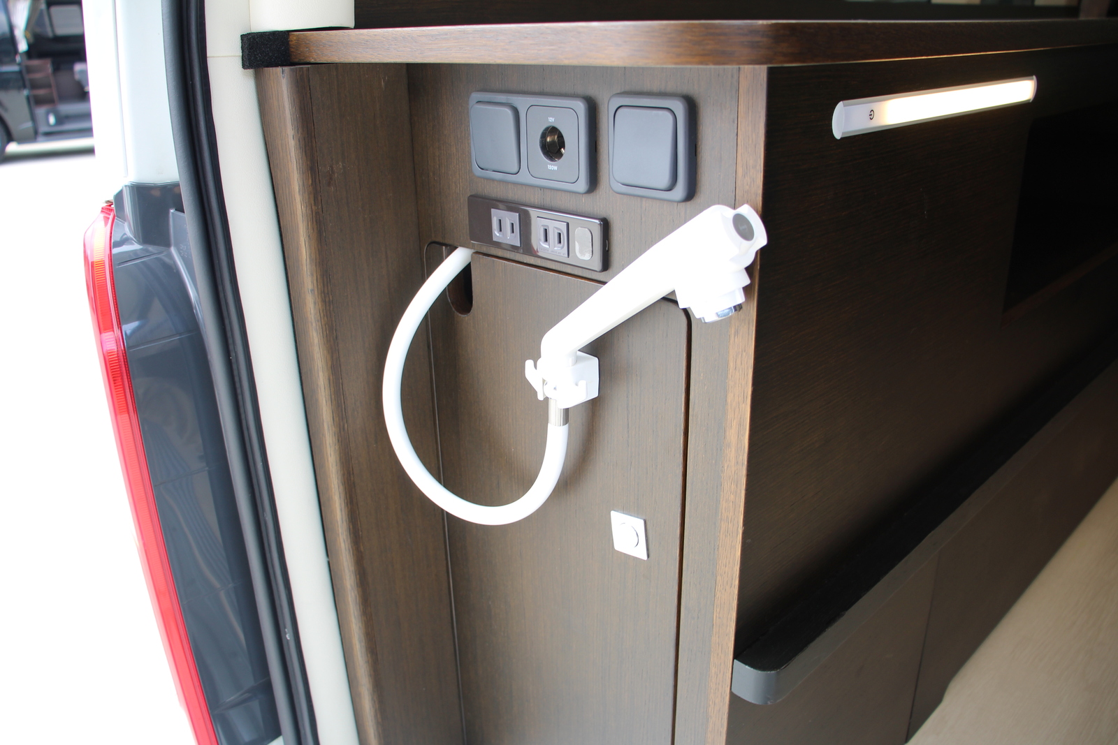 キャンピングカーバンコン