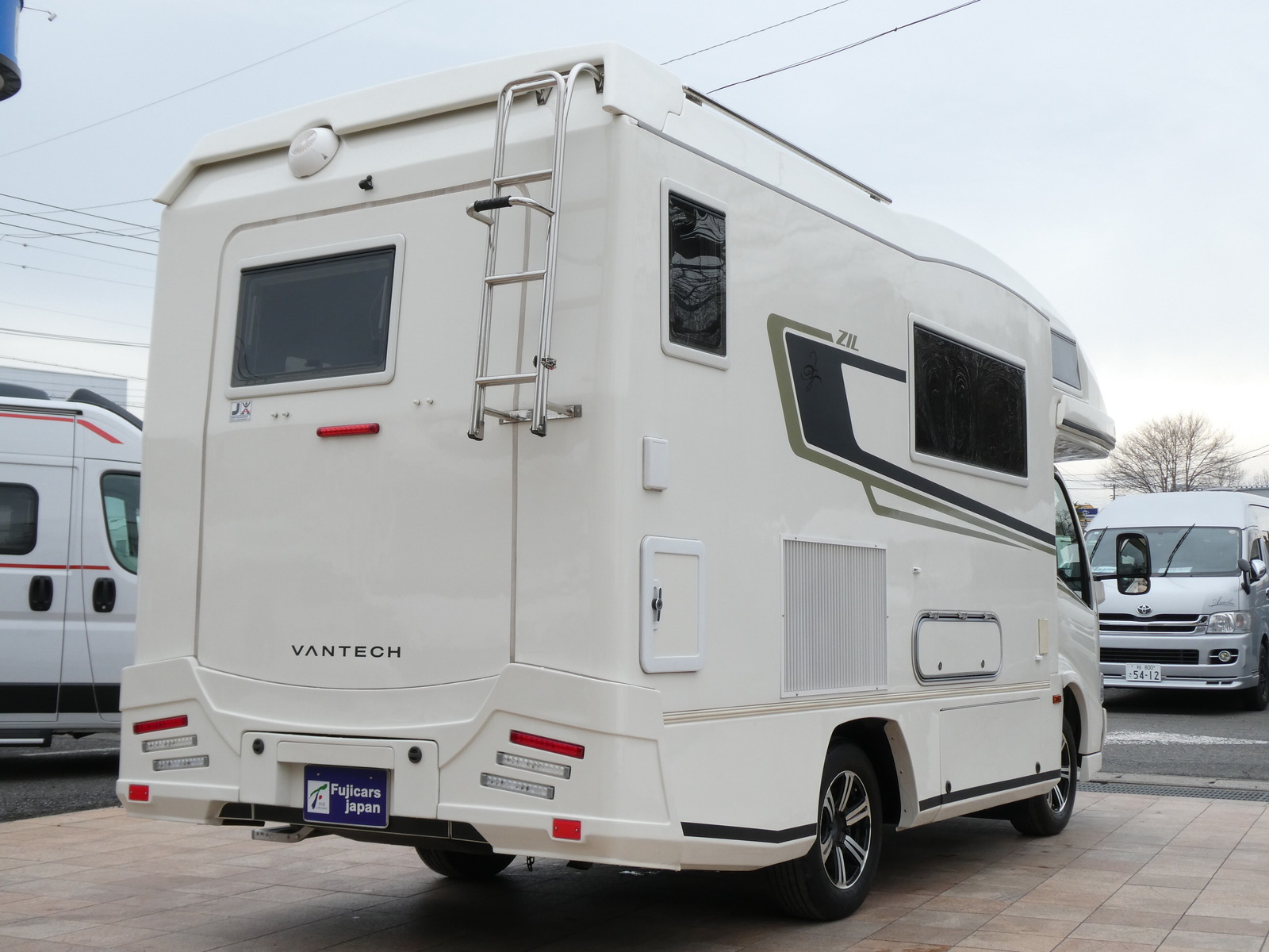 キャンピングカーキャブコン