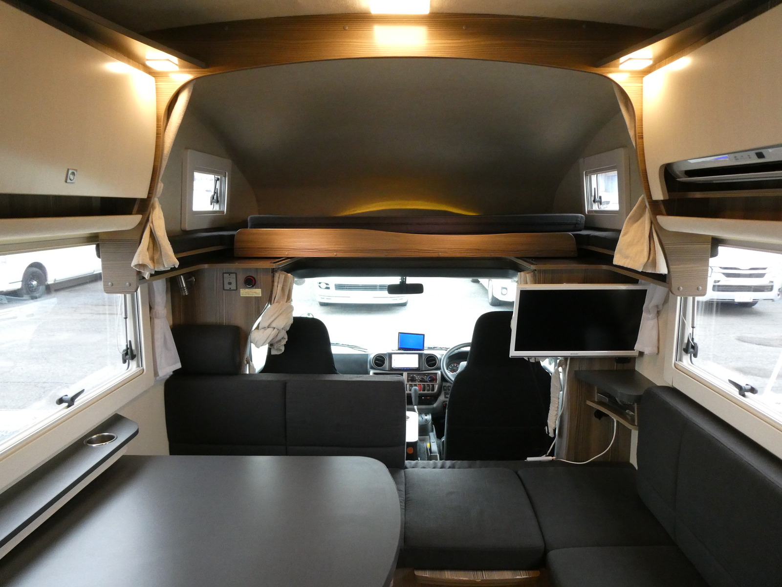 キャンピングカーキャブコン