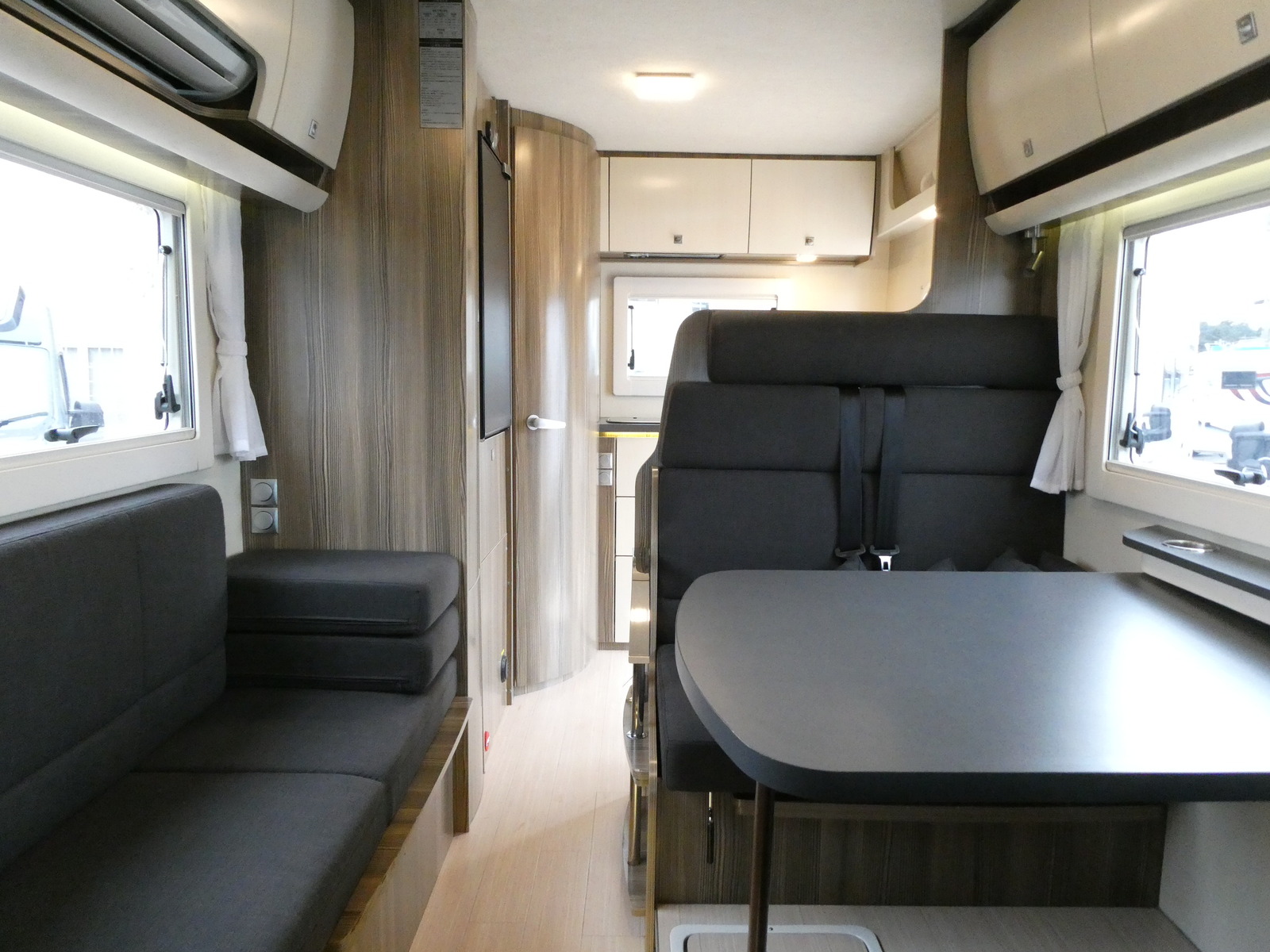 キャンピングカーキャブコン