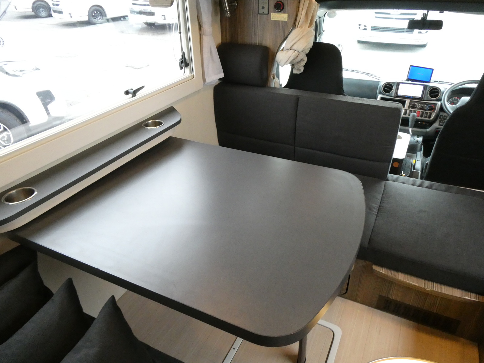 キャンピングカーキャブコン