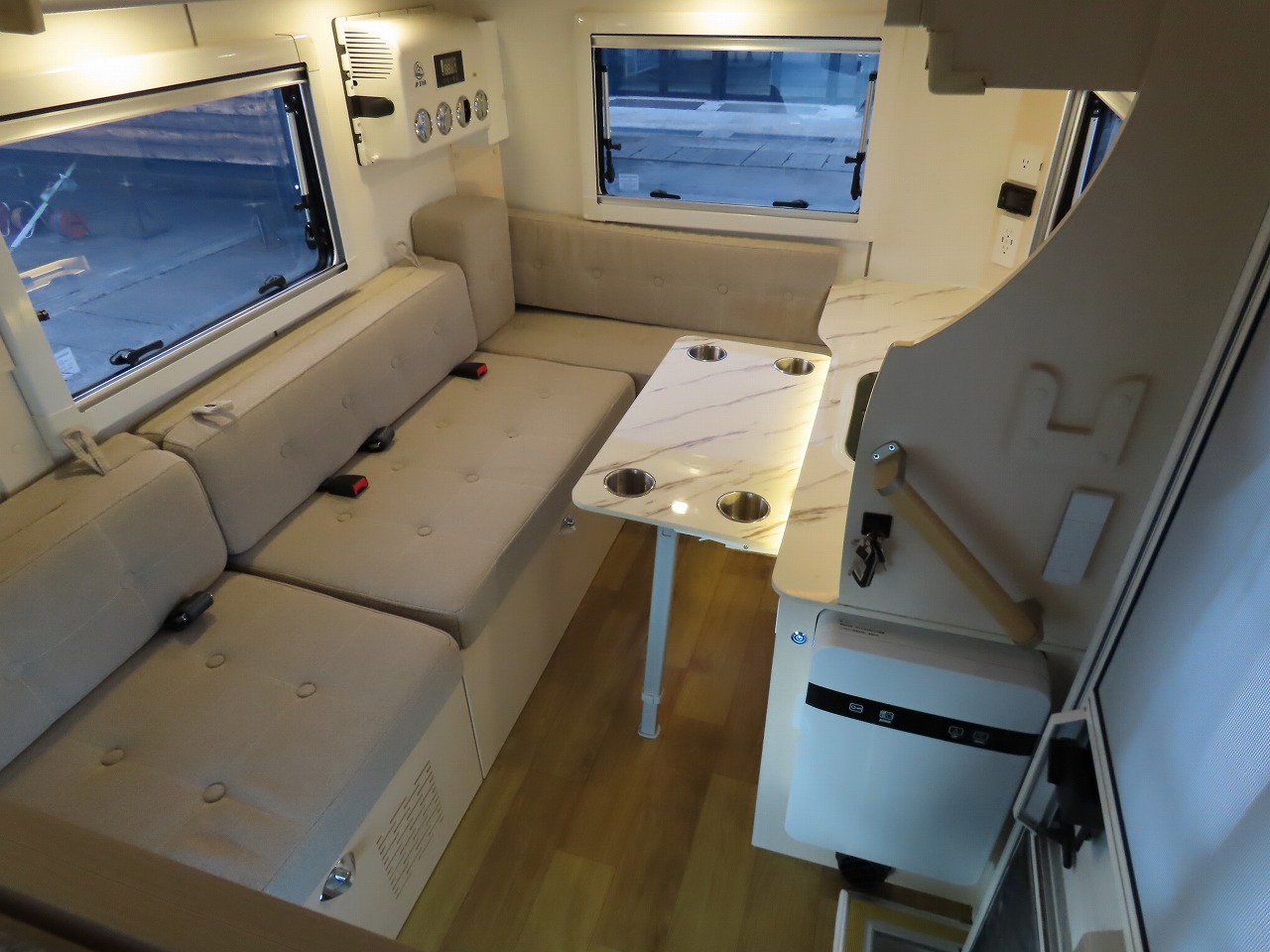 キャンピングカー軽キャンパー