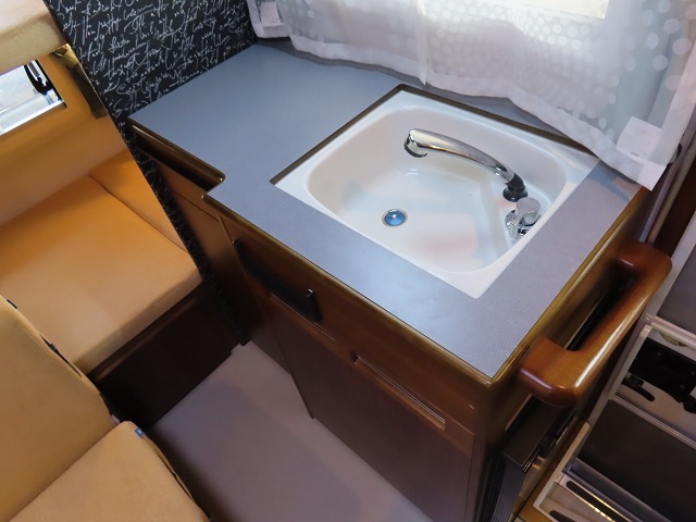 キャンピングカーキャブコン