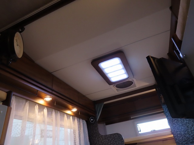 キャンピングカーキャブコン