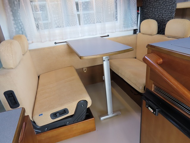 キャンピングカーキャブコン