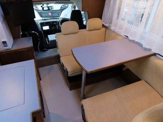 キャンピングカーキャブコン