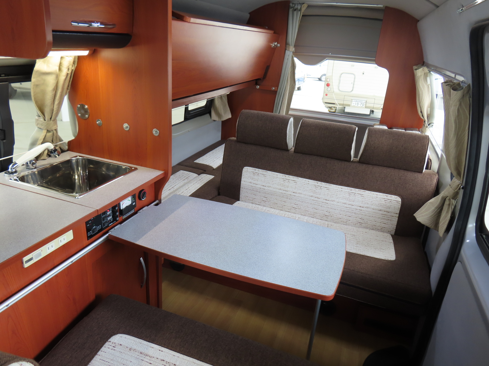 キャンピングカーバンコン