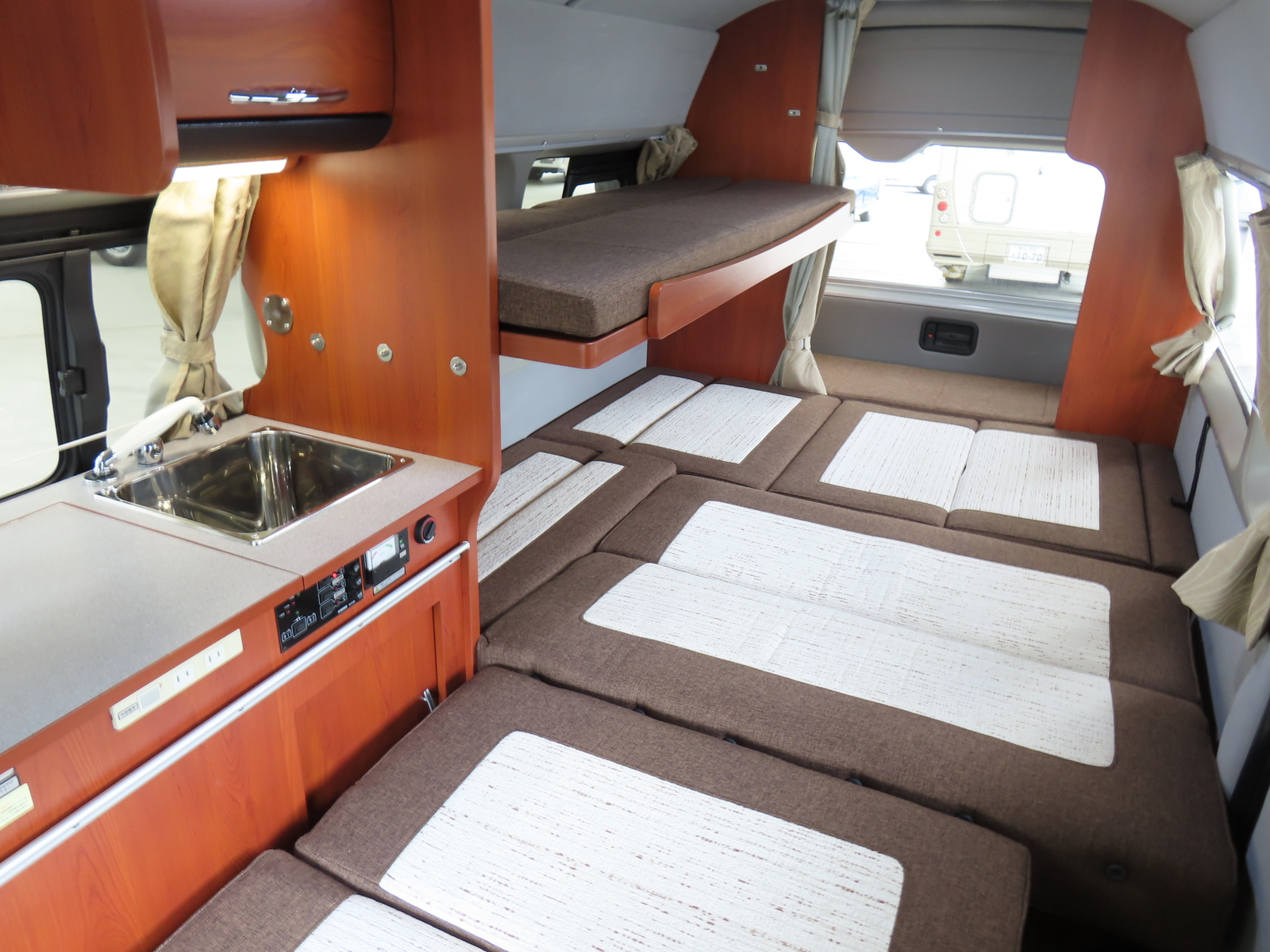 キャンピングカーバンコン