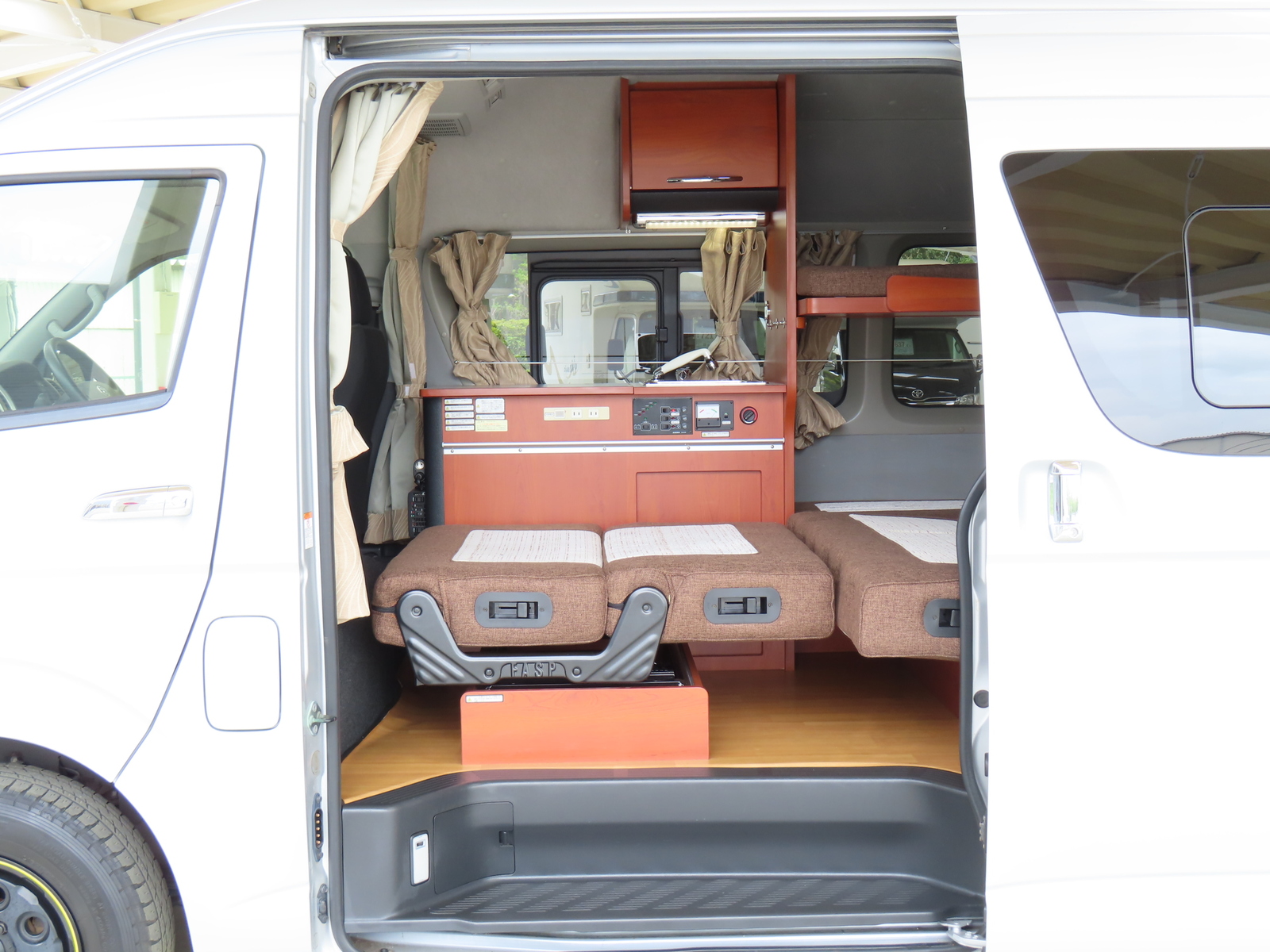 キャンピングカーバンコン