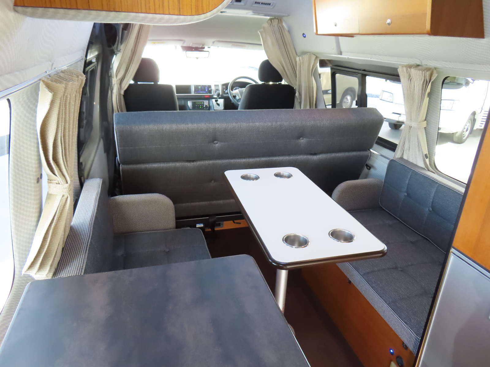 キャンピングカーバンコン