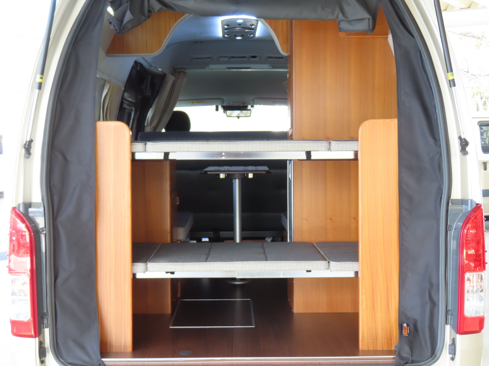 キャンピングカーバンコン