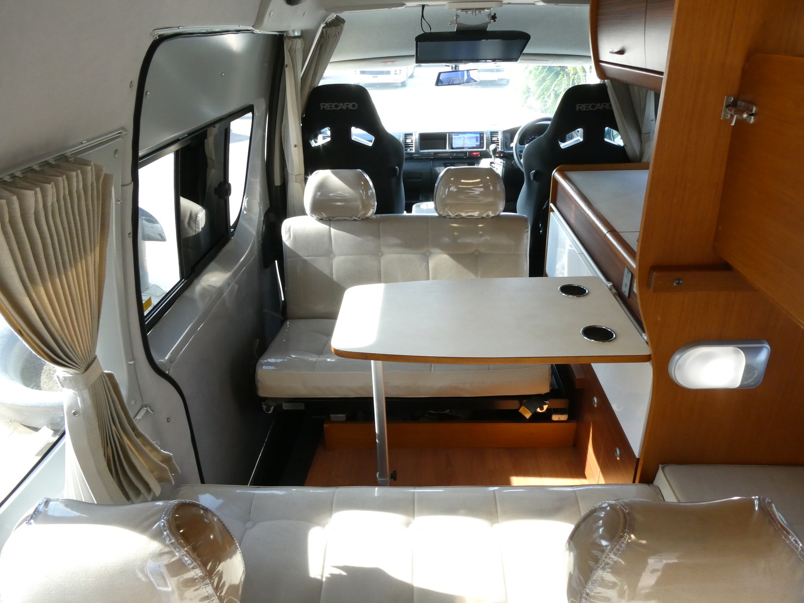 キャンピングカーバンコン