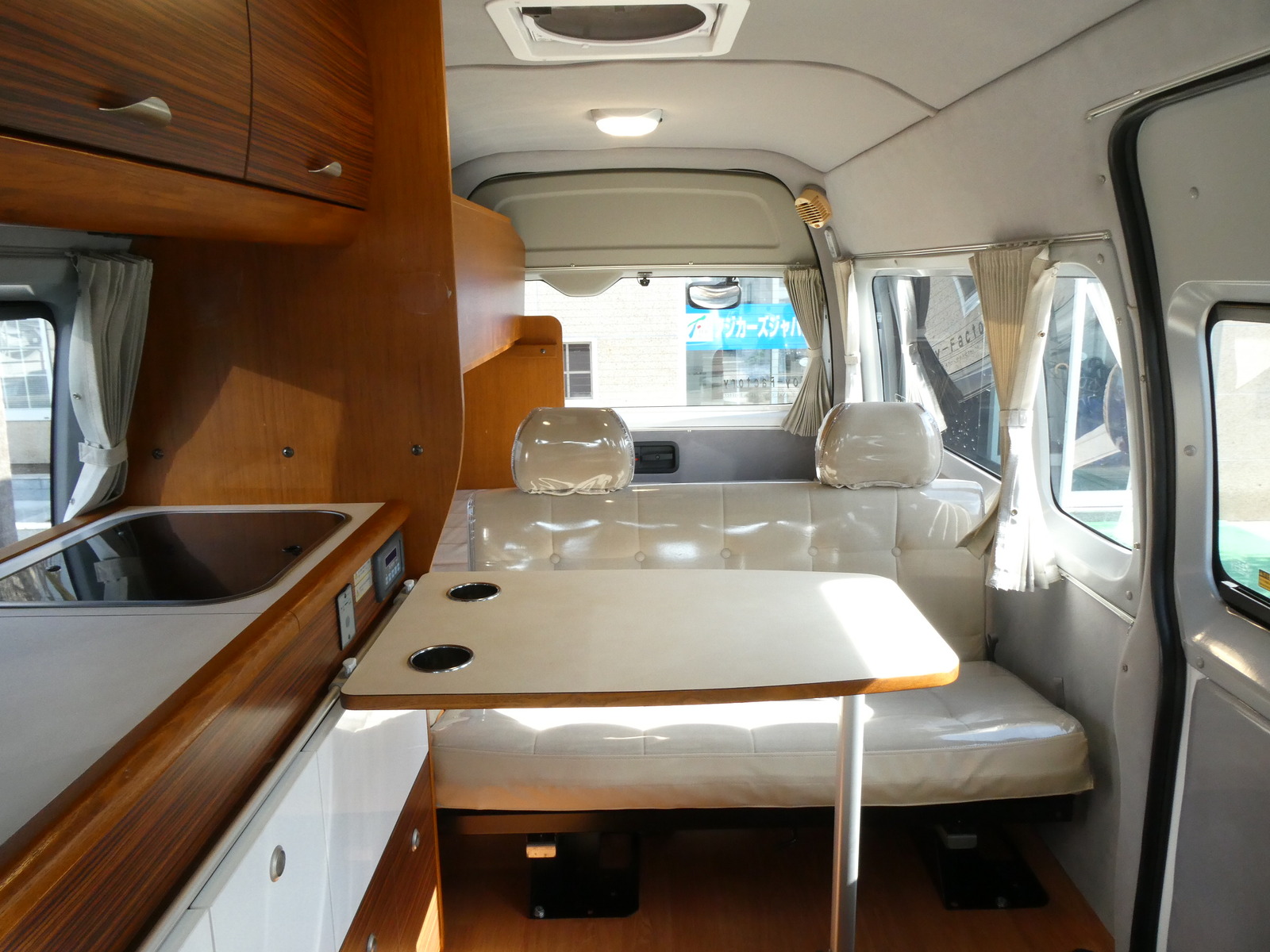 キャンピングカーバンコン