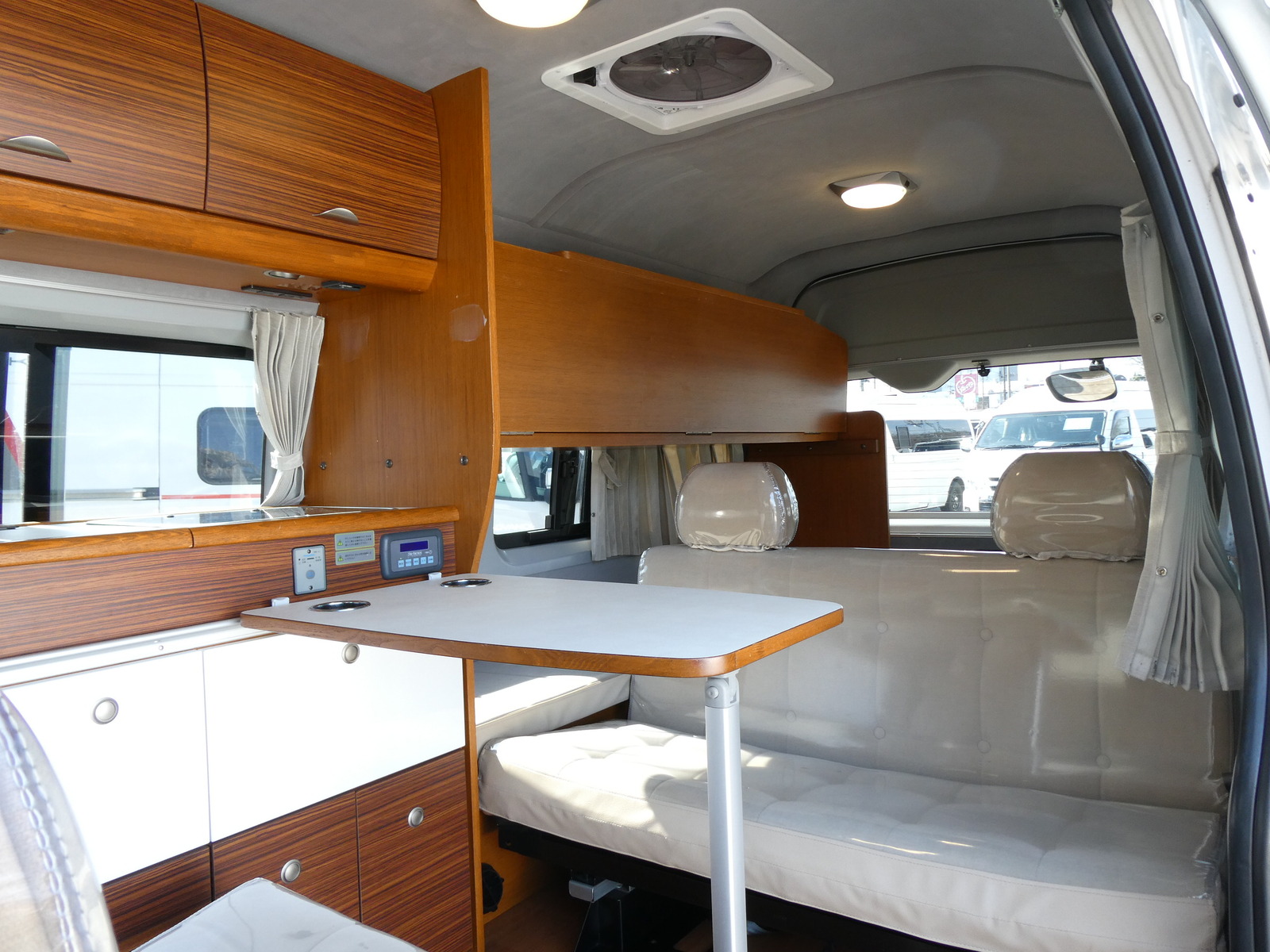 キャンピングカーバンコン