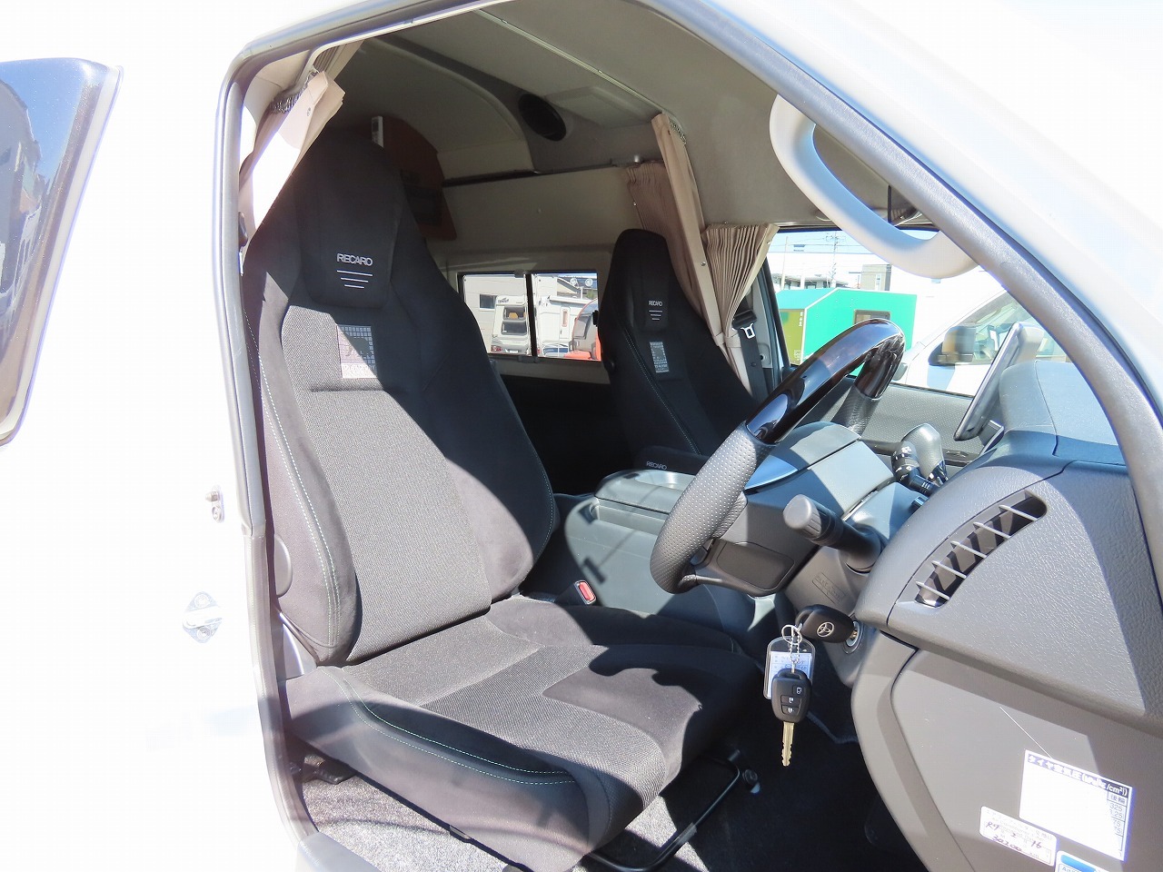 キャンピングカーバンコン