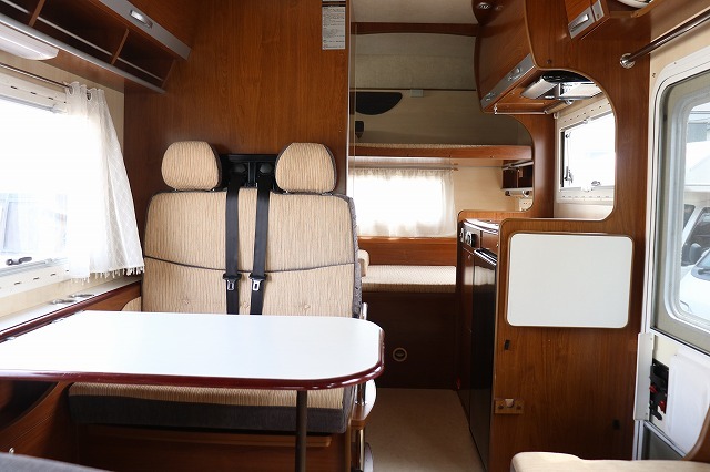 キャンピングカーキャブコン