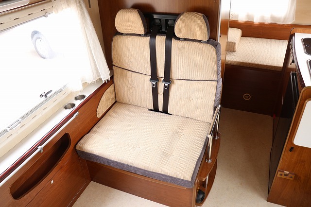 キャンピングカーキャブコン