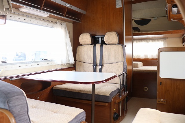 キャンピングカーキャブコン