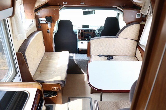 キャンピングカーキャブコン