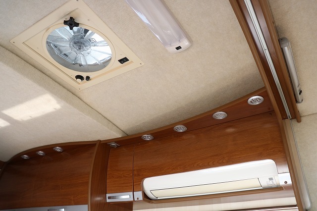 キャンピングカーキャブコン