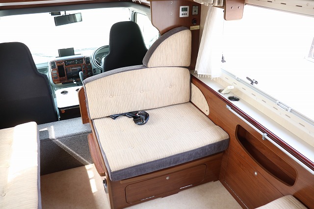 キャンピングカーキャブコン