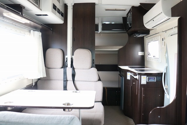 キャンピングカーキャブコン