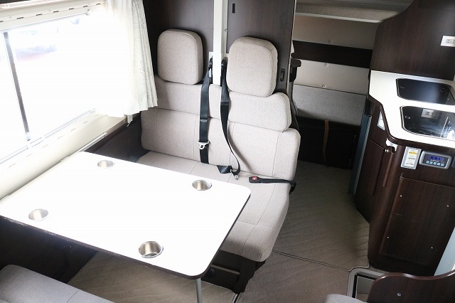 キャンピングカーキャブコン