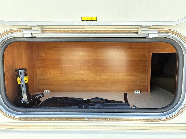 キャンピングカーキャブコン