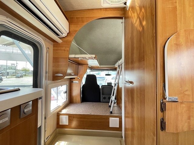 キャンピングカーキャブコン