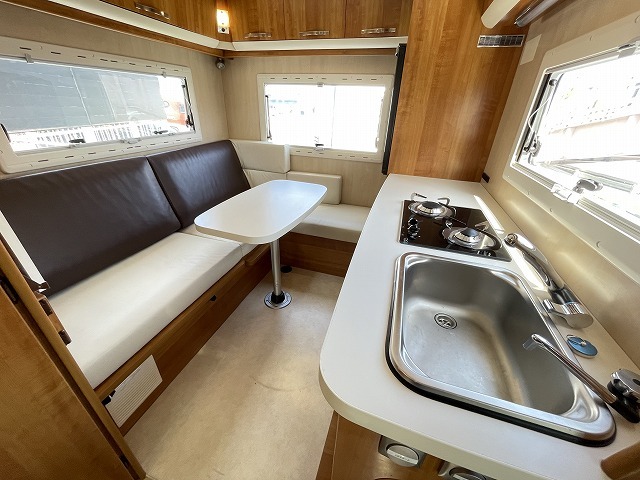 キャンピングカーキャブコン