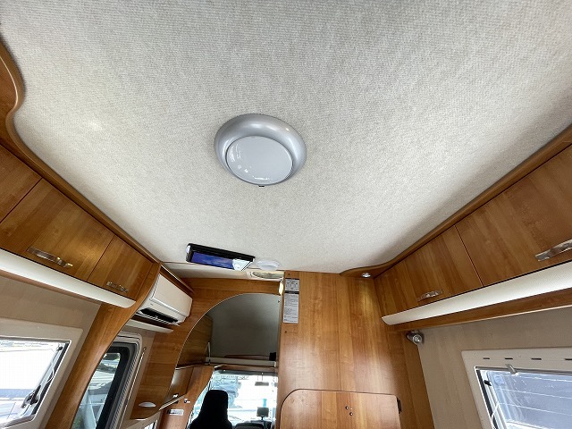 キャンピングカーキャブコン