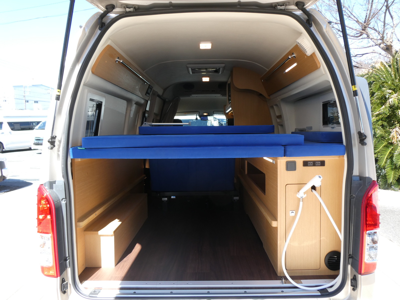 キャンピングカーバンコン