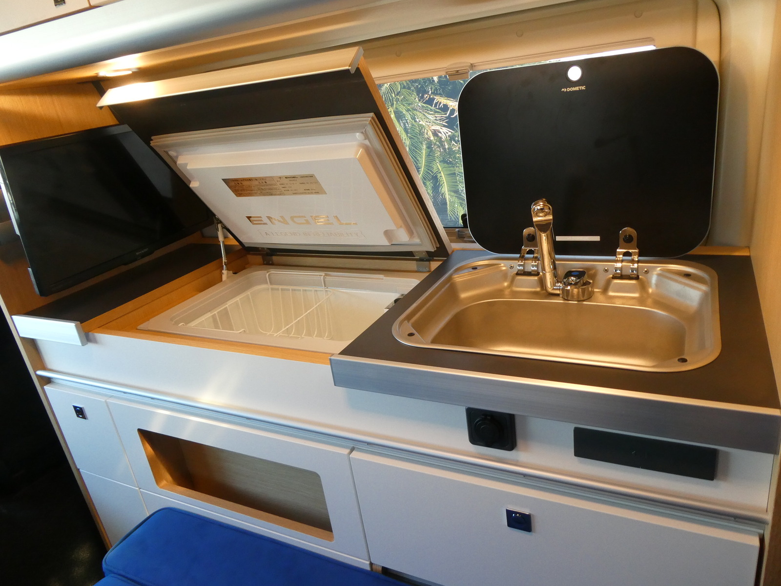 キャンピングカーバンコン