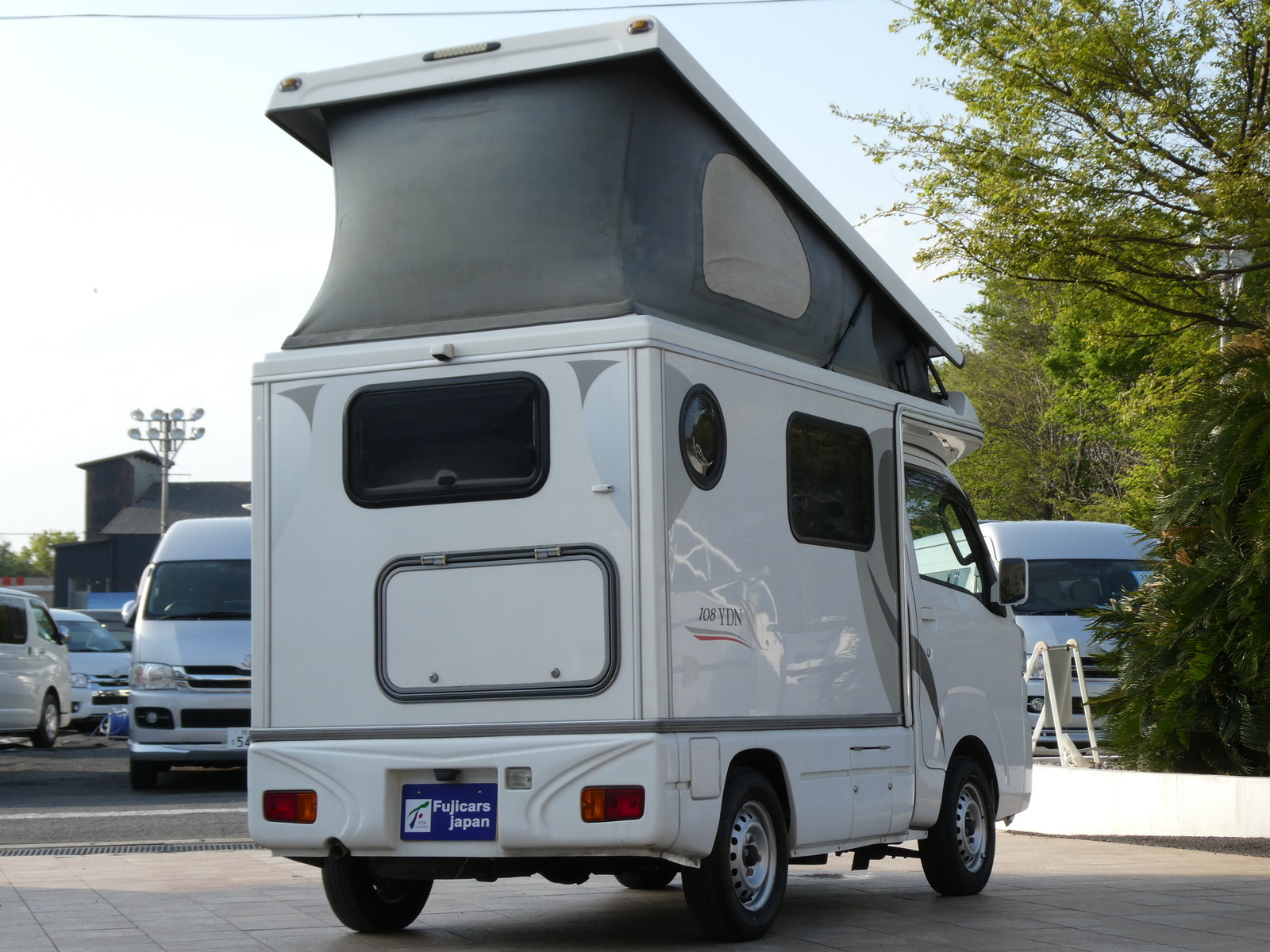 キャンピングカー軽キャンパー