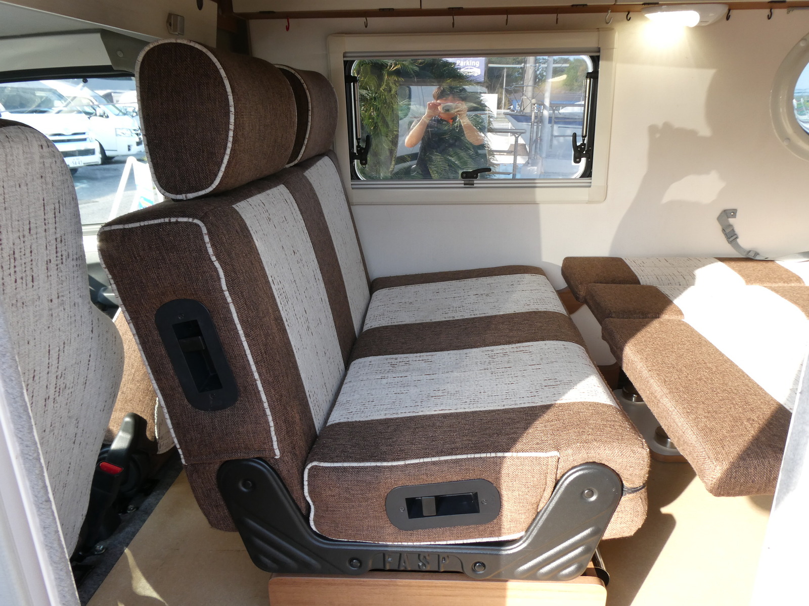 キャンピングカー軽キャンパー