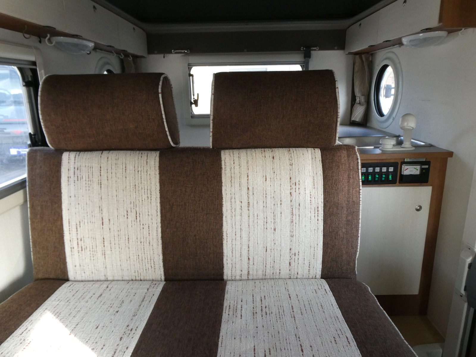 キャンピングカー軽キャンパー