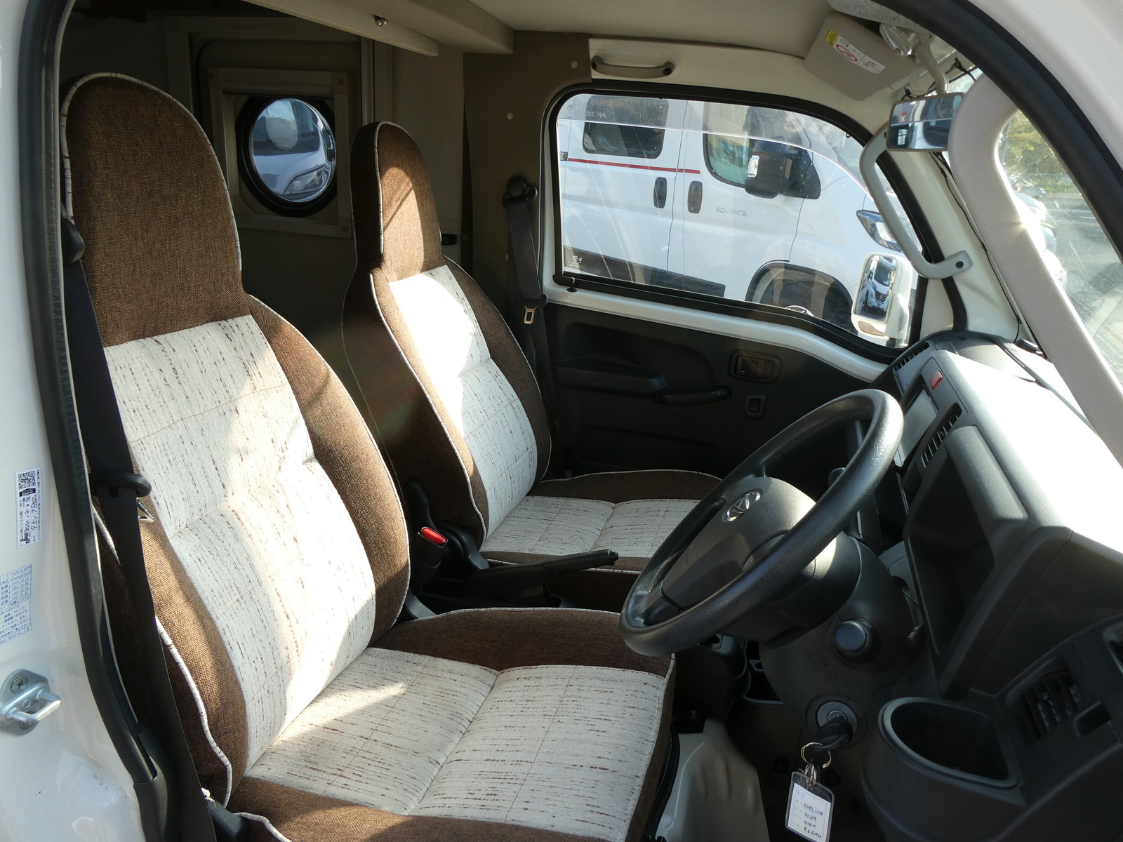 キャンピングカー軽キャンパー