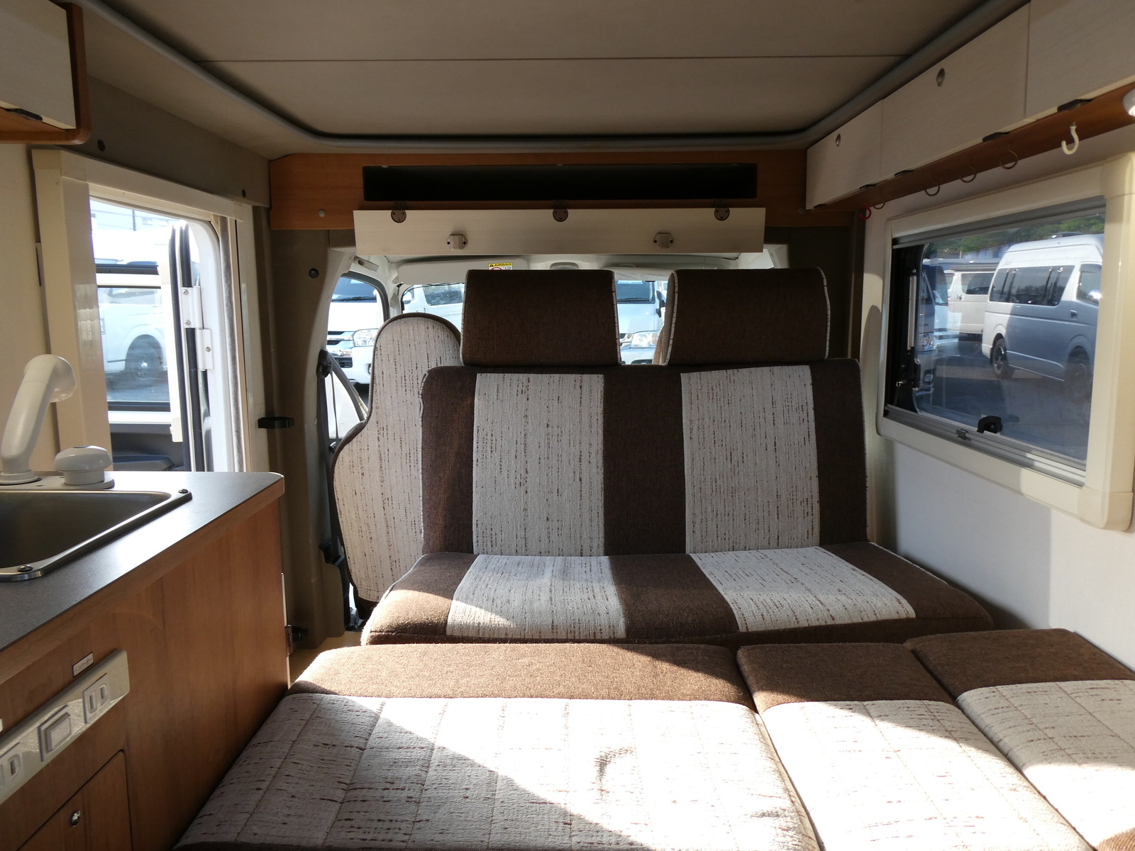 キャンピングカー軽キャンパー