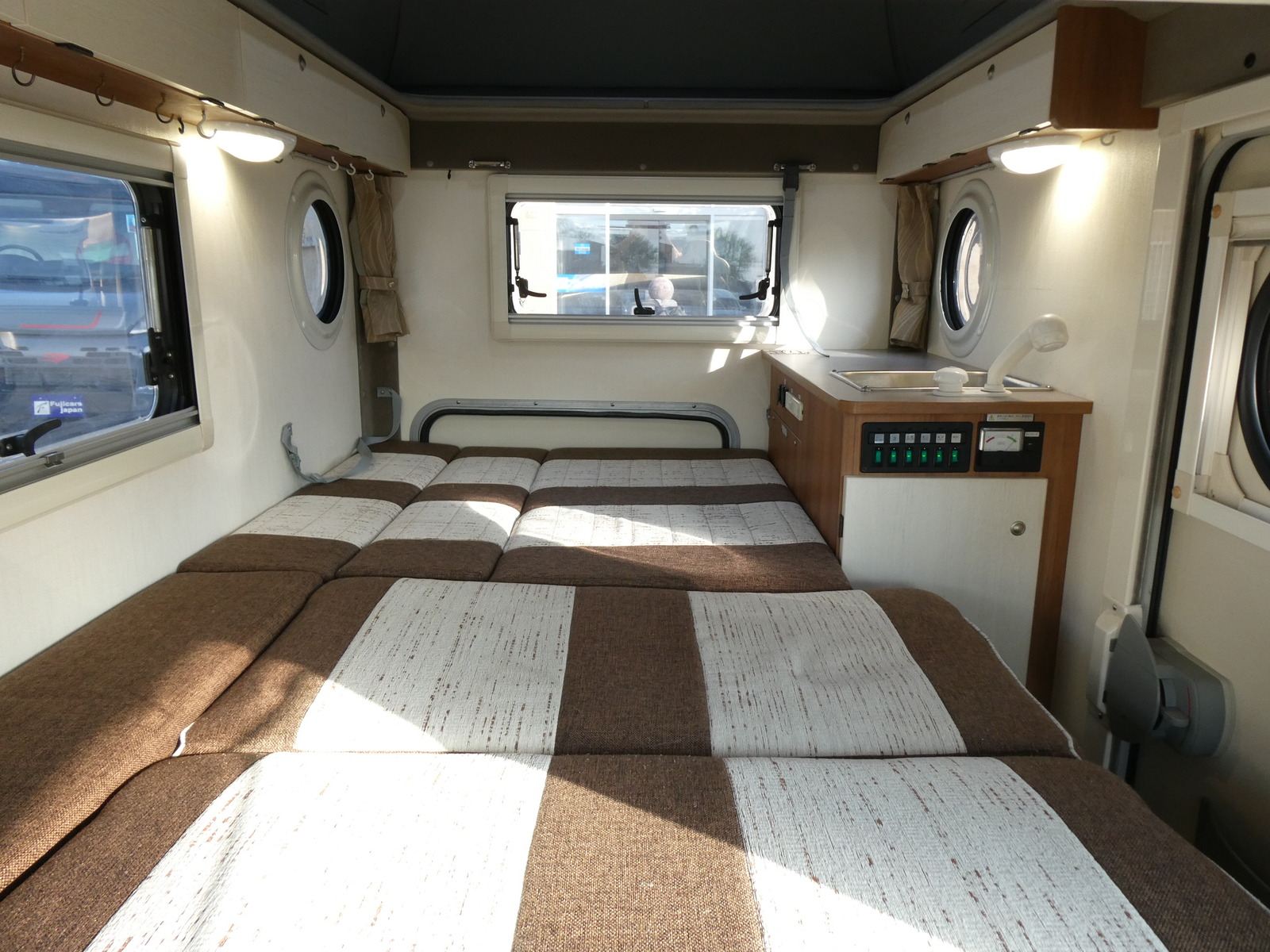 キャンピングカー軽キャンパー