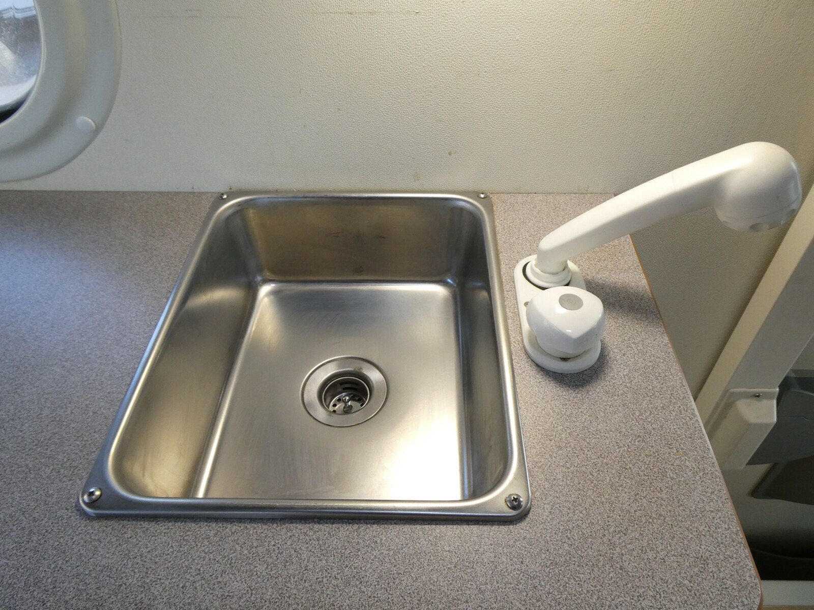 キャンピングカー軽キャンパー