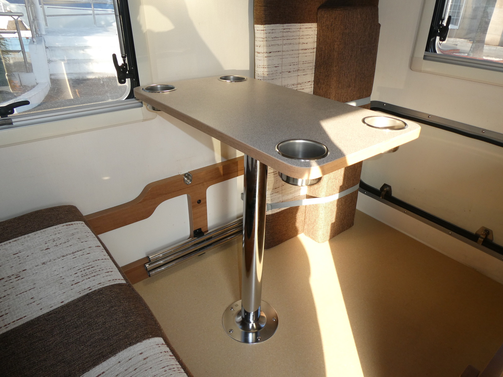 キャンピングカー軽キャンパー