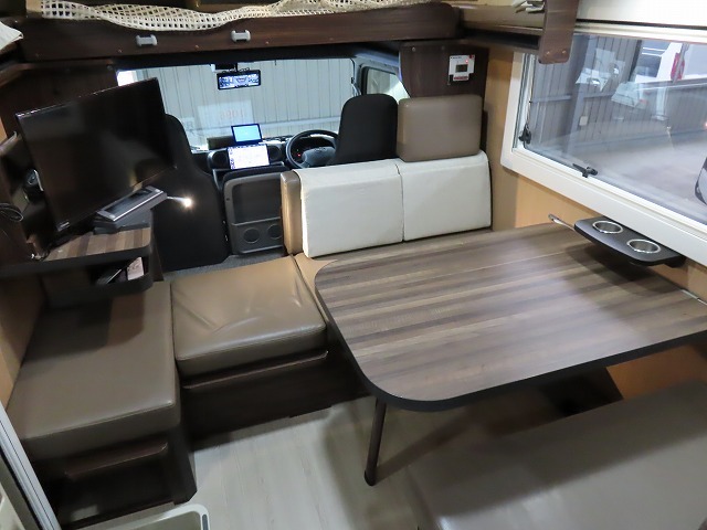 キャンピングカーキャブコン