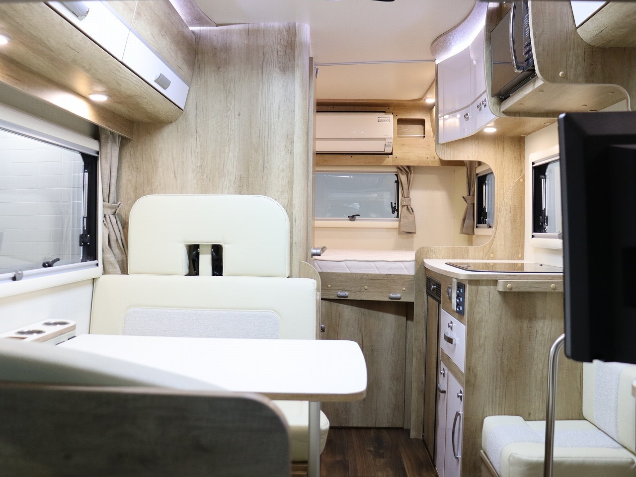 キャンピングカーキャブコン