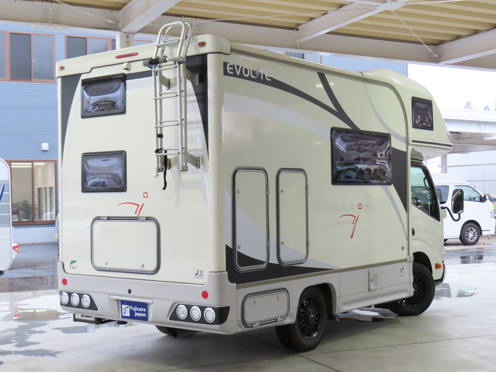 キャンピングカーキャブコン