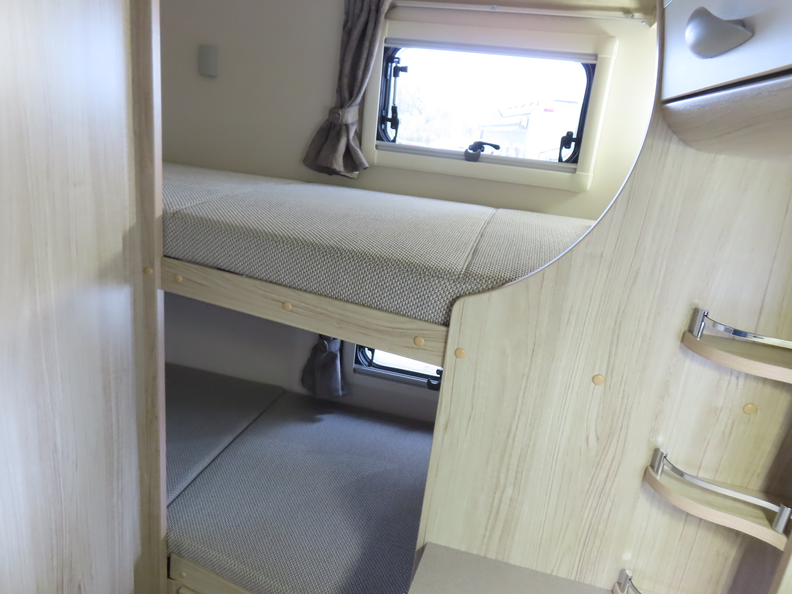 キャンピングカーキャブコン