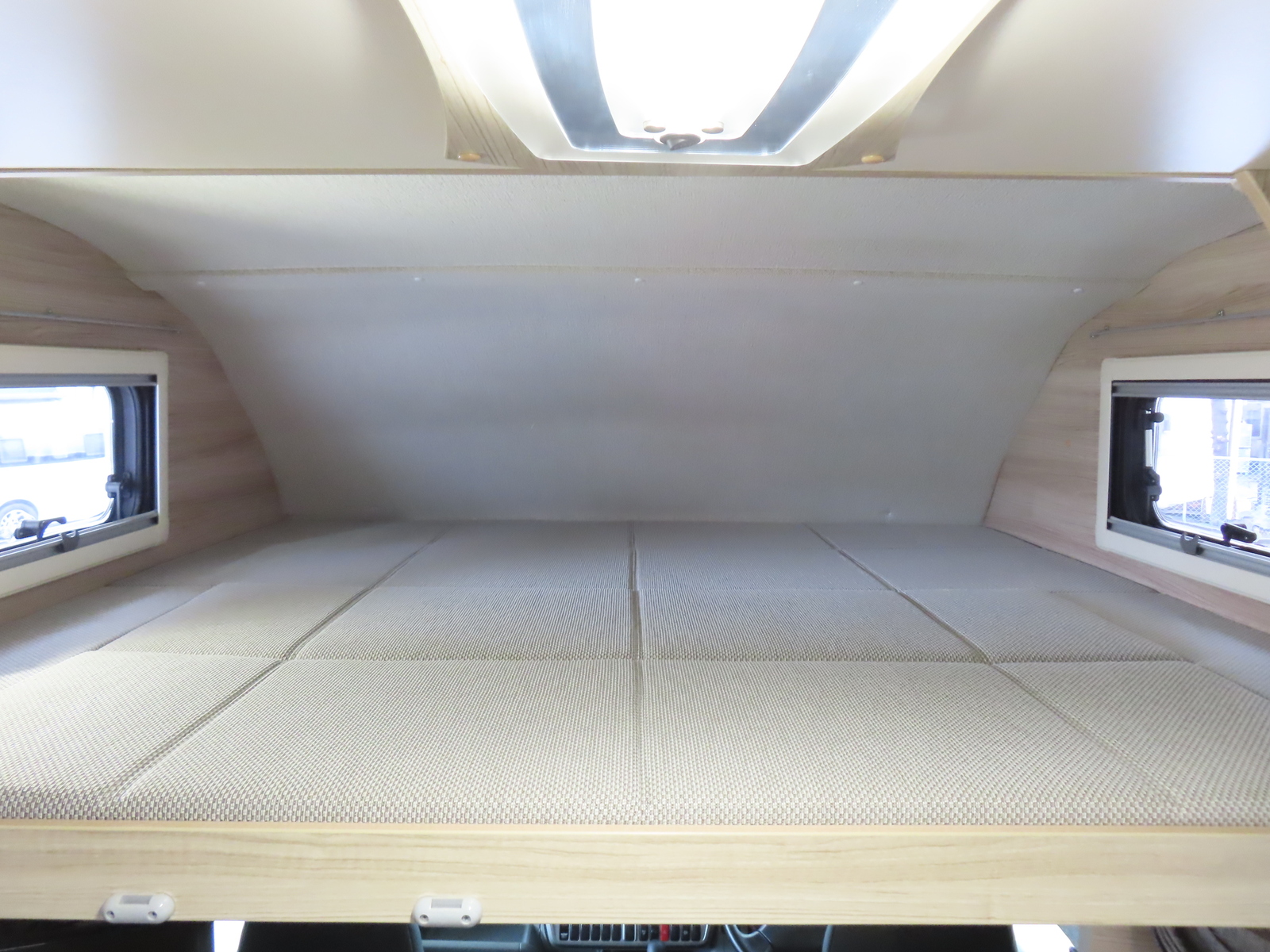 キャンピングカーキャブコン