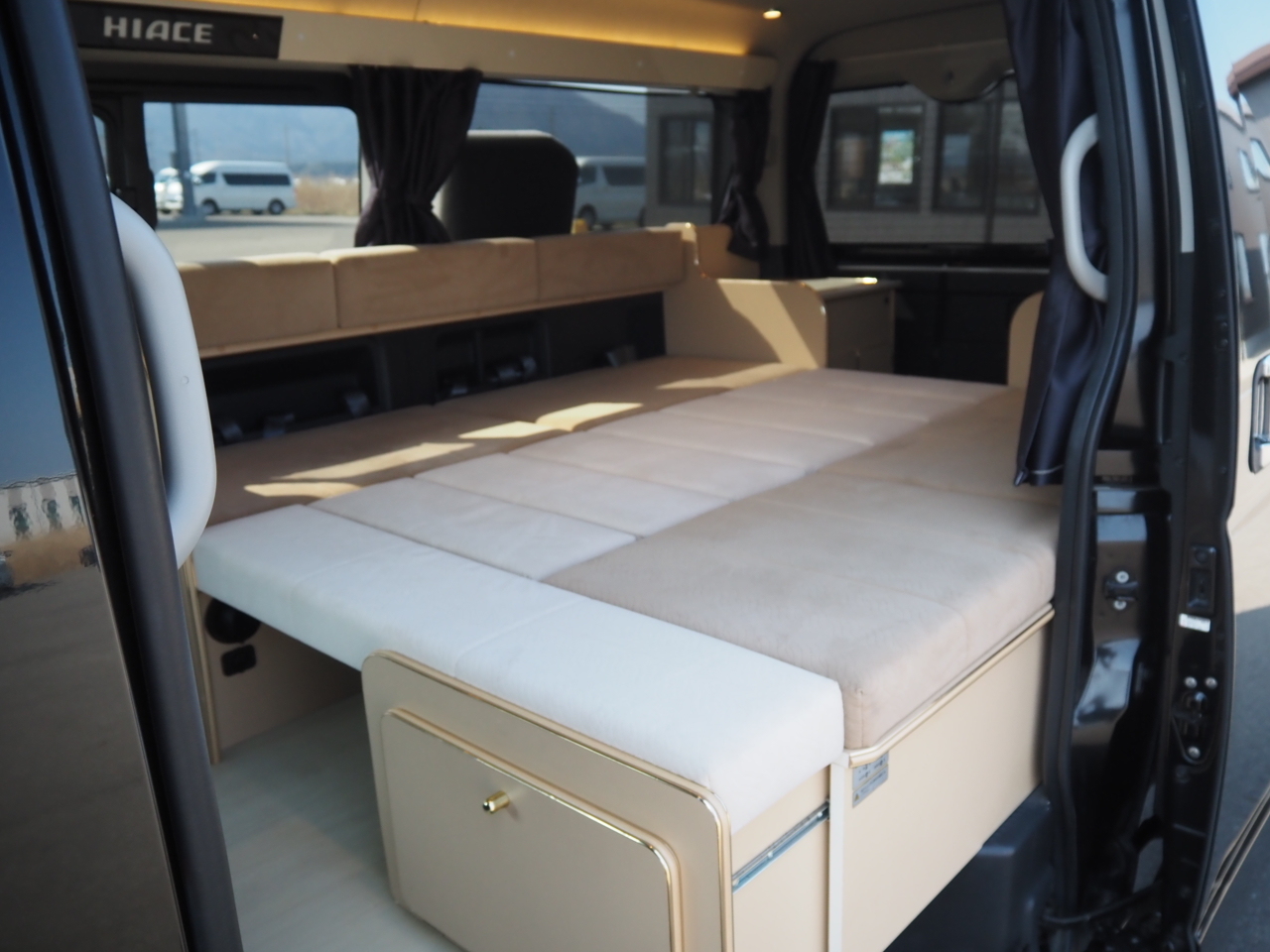 キャンピングカーバンコン